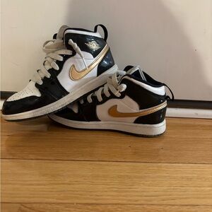 Jordan Kids Black and Gold Sneakers